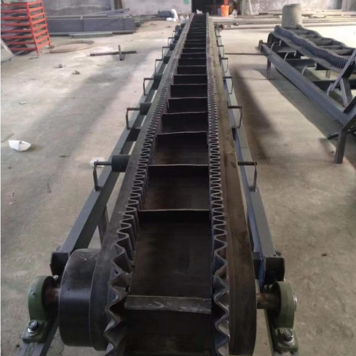 大倾角皮带输送机