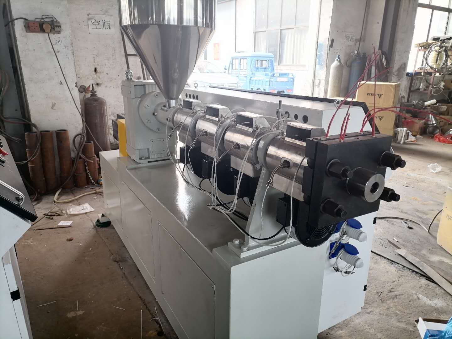 订做50单螺杆挤出机参数