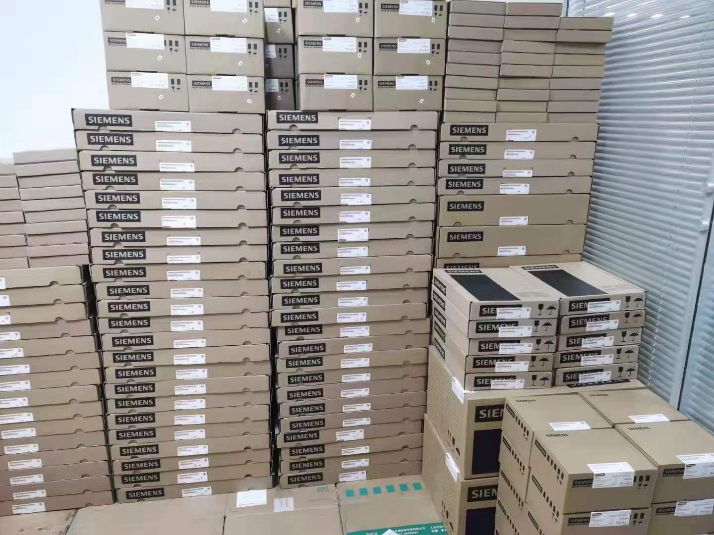 SIEMENS	6SL3511-1PE24-0AM0	变频器