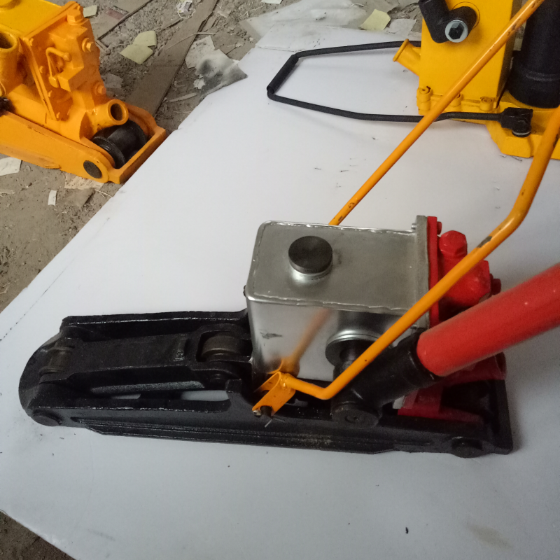 铁路液压起拨道机