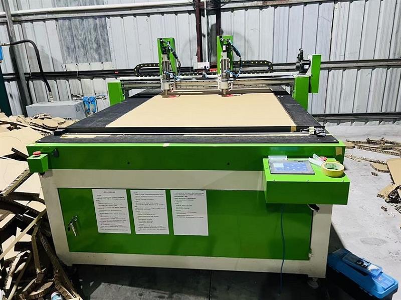 蜂窝纸板智能数控切割机