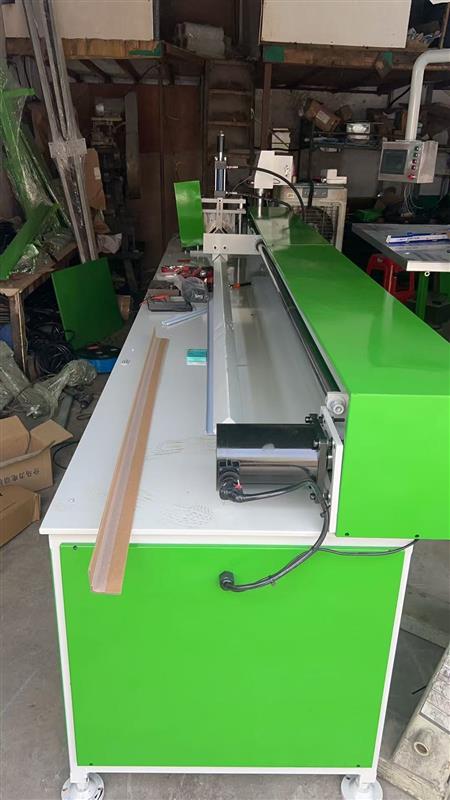 全自动蜂窝纸护角短料机