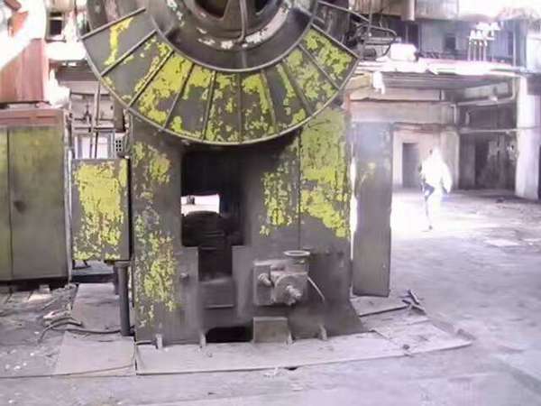 俄罗斯1000吨热模锻