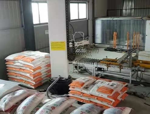 袋装生物有机肥立柱式机械手码垛