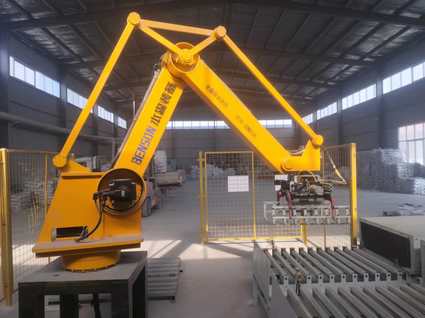 食品箱体负载50公斤关节码垛机器人