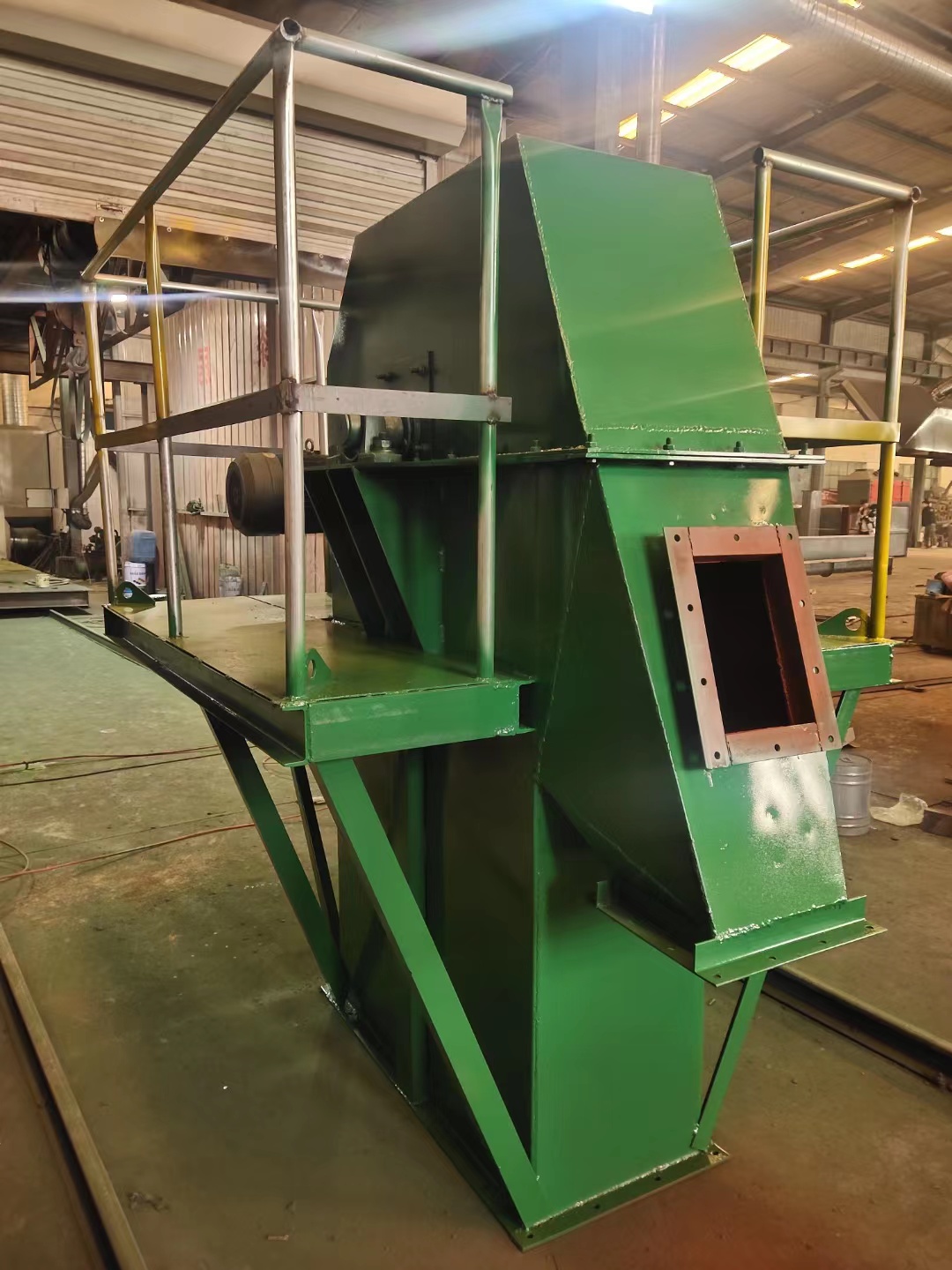 粉末垂直提升输送机