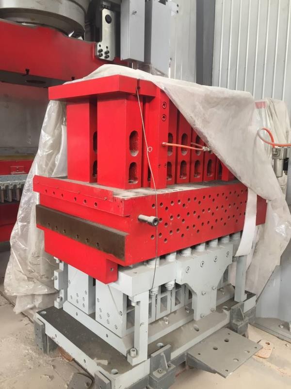 出售全自动液压砖机240*115*90多孔砖模具，设备状况良好