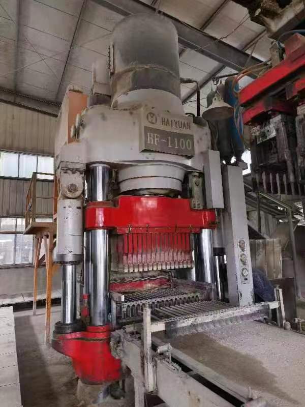 8成新以上    海源HF1100液压机