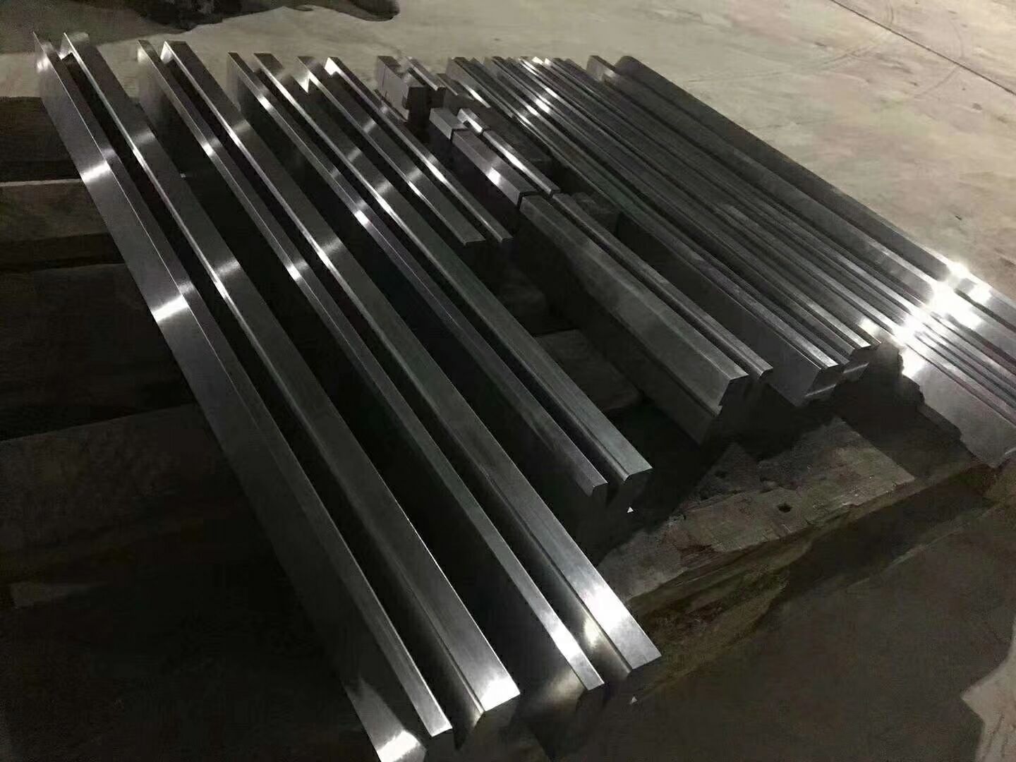 修磨折弯机模具   赣州数控折弯机模具   剪板机刀片