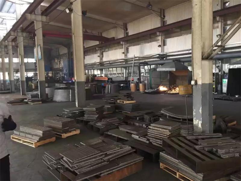 堆焊耐磨钢板   高耐磨复合钢板  复合耐磨板    双金属耐磨板