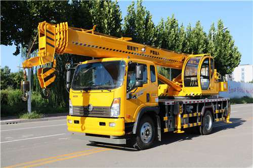 重汽底盘12吨吊车