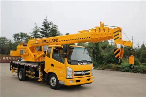 凯马底盘8吨吊车