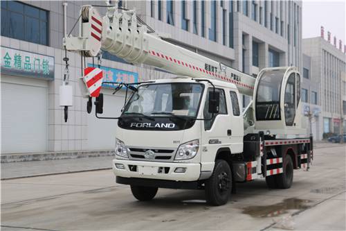 福田底盘8吨吊车