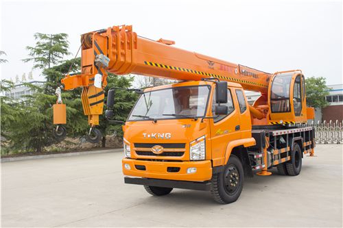 唐骏底盘12吨吊车