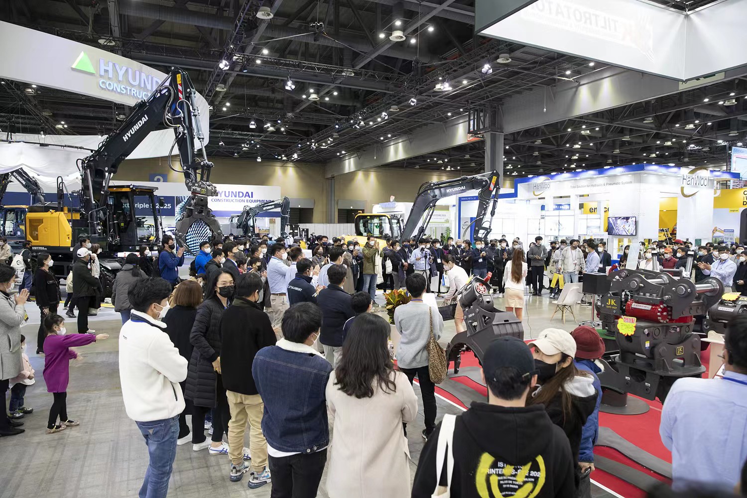 俄罗斯莫斯科工程机械宝马展览会