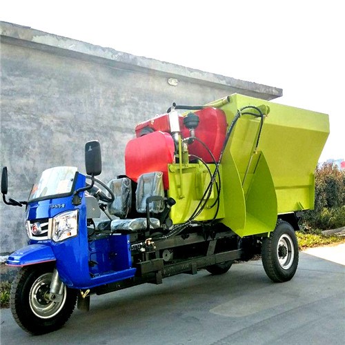 电动三轮撒草车  牛舍饲料撒料车