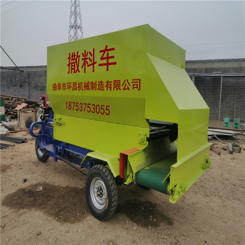 羊场饲料撒料车 喂牛羊省人工投料喂料车