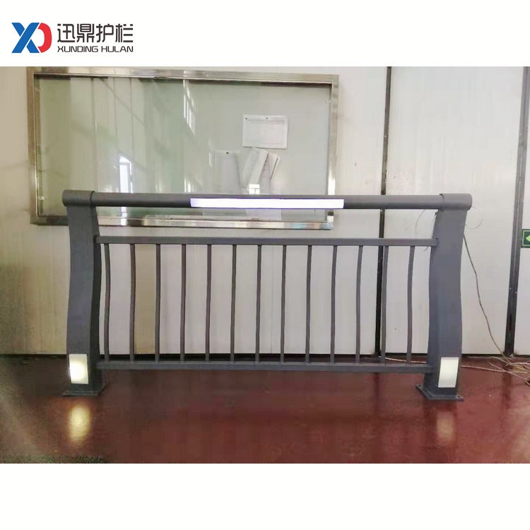 201不锈钢复合管隔离栏杆|桥梁护栏多少钱一米