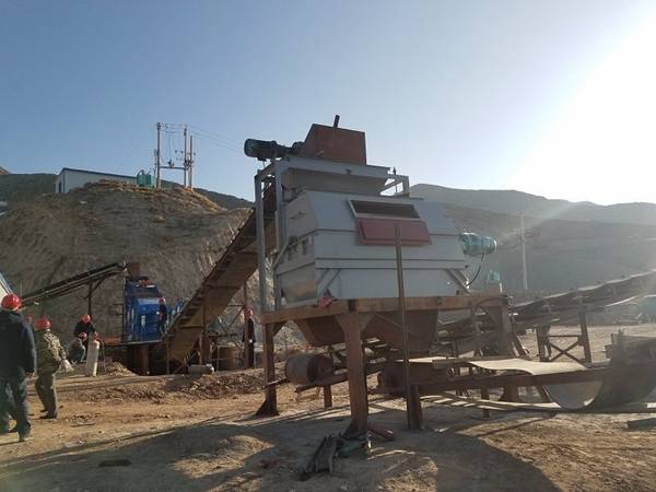 河南恒硕磁选设备 专业生产研发新型干式磁选机