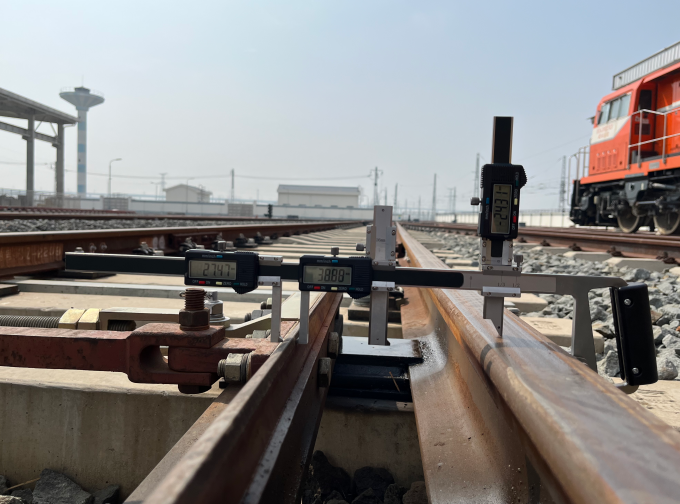 道岔尖基轨磨耗测量仪