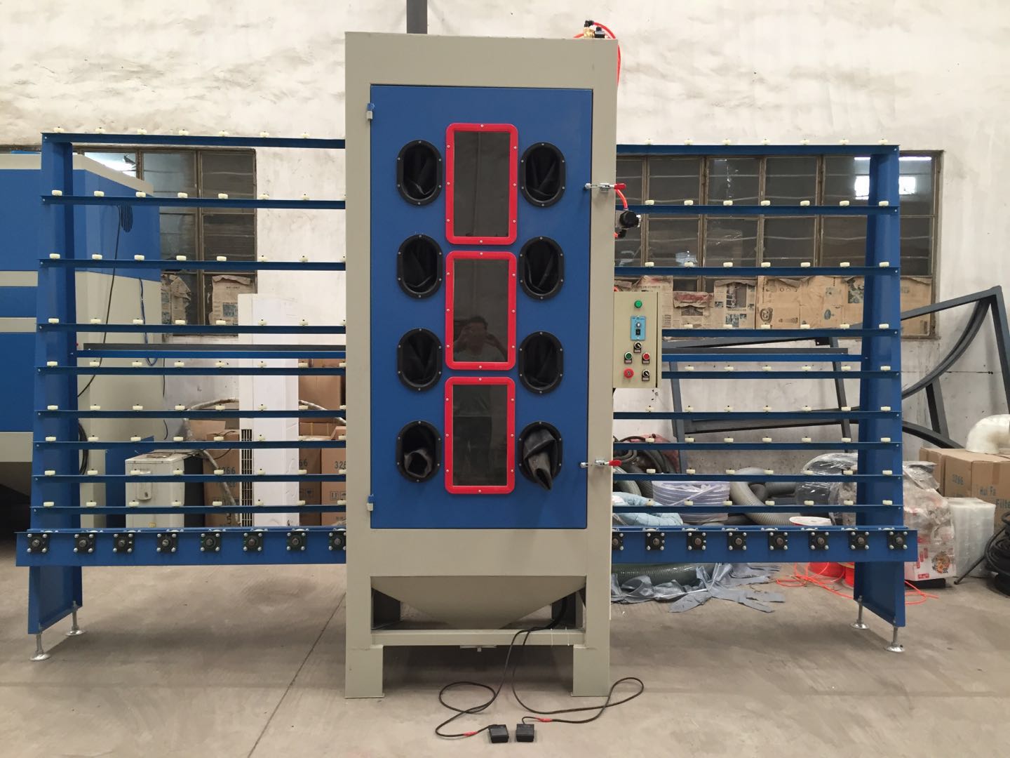 供应东莞智能镜喷砂机立式全自动玻璃喷砂机