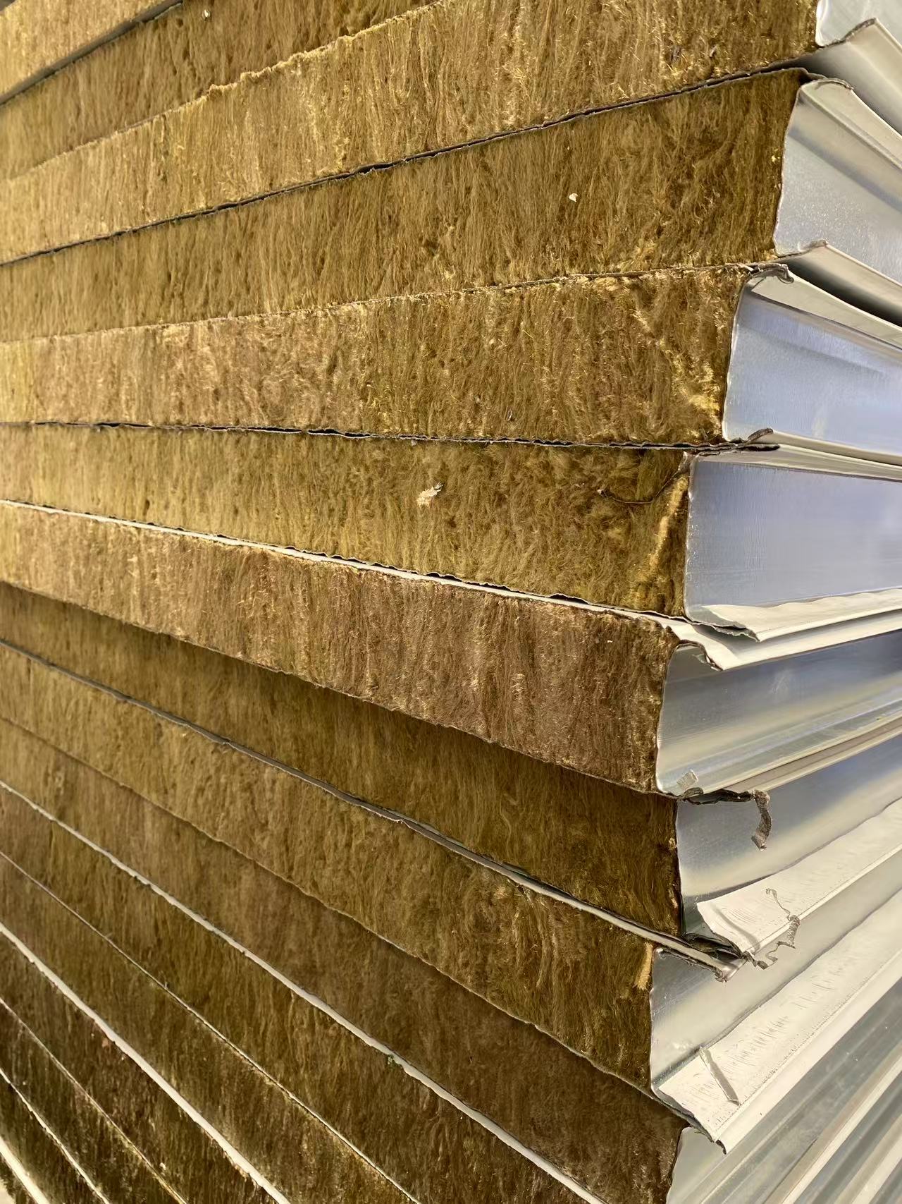 厂家直供岩棉复合板 按需定制