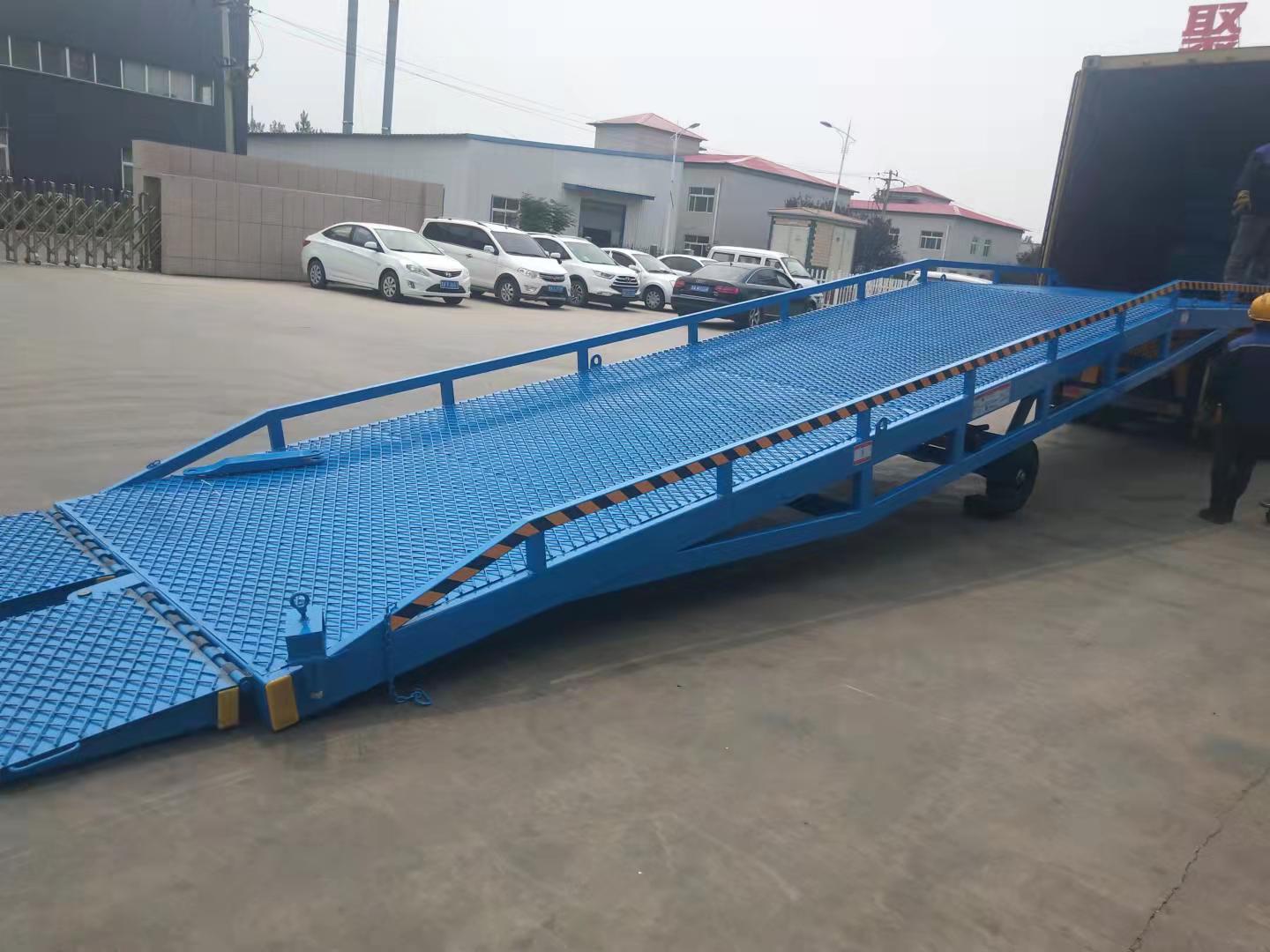 集装箱移动式装卸货平台液压登车桥升降台物流叉车斜坡道