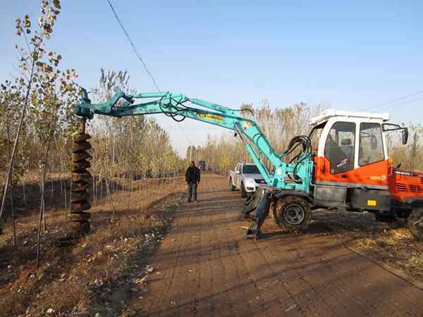 履带式打桩机 履带式挖掘机改装钻孔机 打眼机