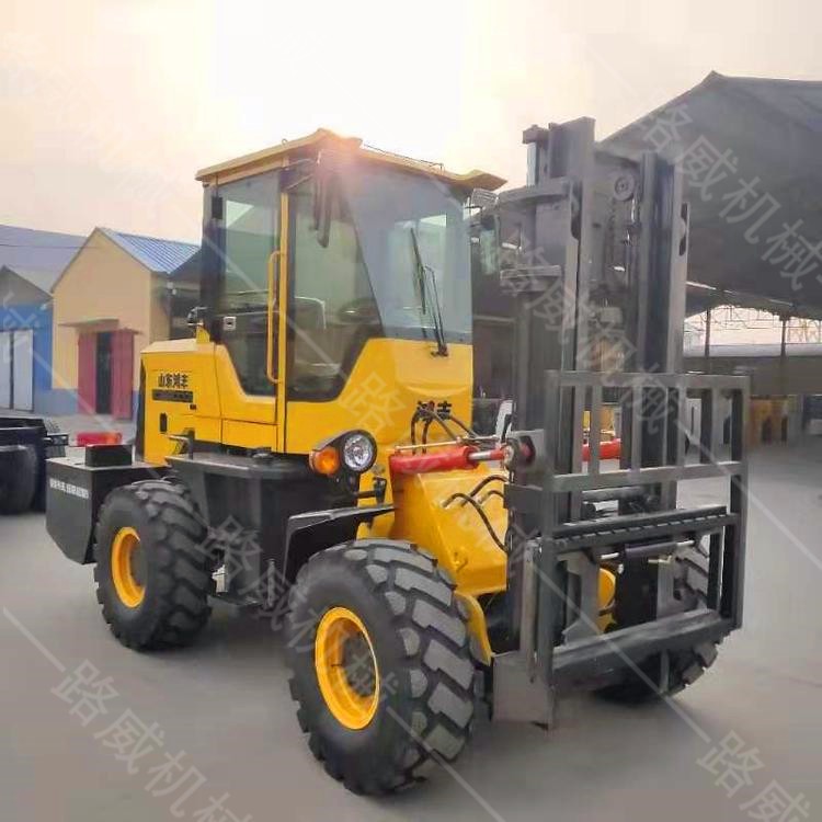 四驱3吨越野叉车 全新多功能装载式叉车 柴油越野叉车