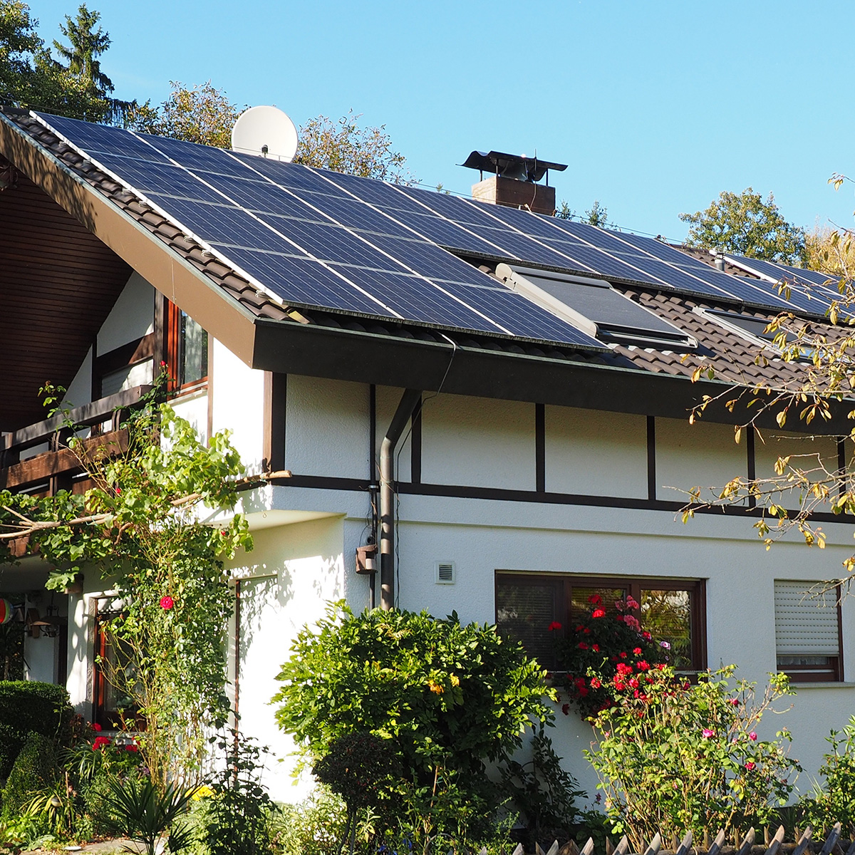 壁挂或立式家用智能电动汽车充电器