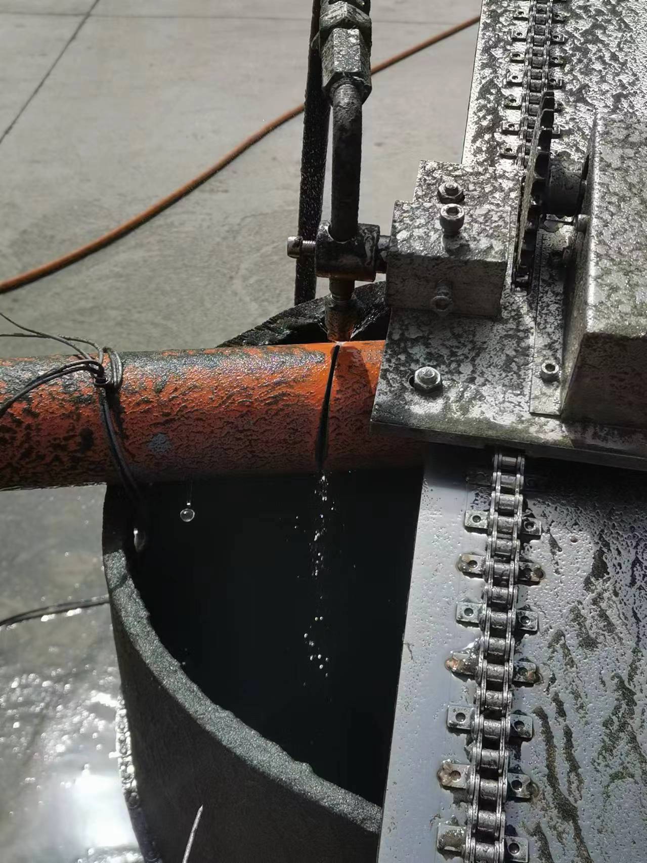 山东滨州锐锋高压水刀切割输油管道