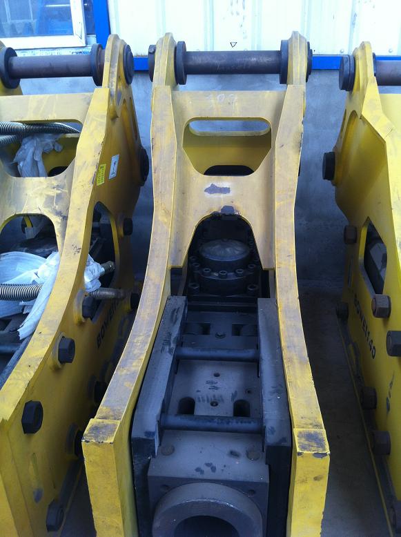 马鞍山荣旺机械出售古河HB30破碎锤新旧各一台