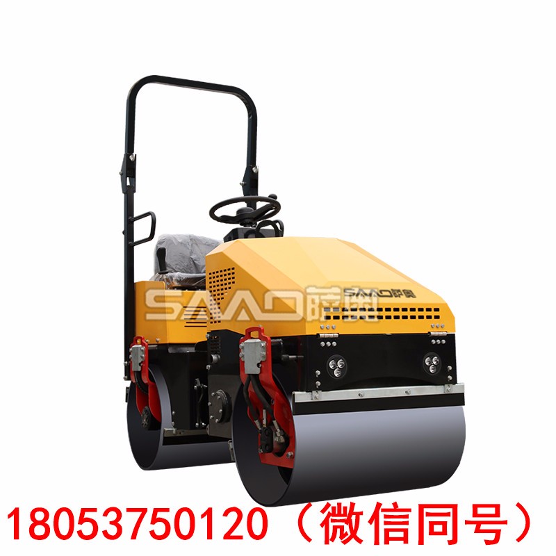 双驱行走的压路机