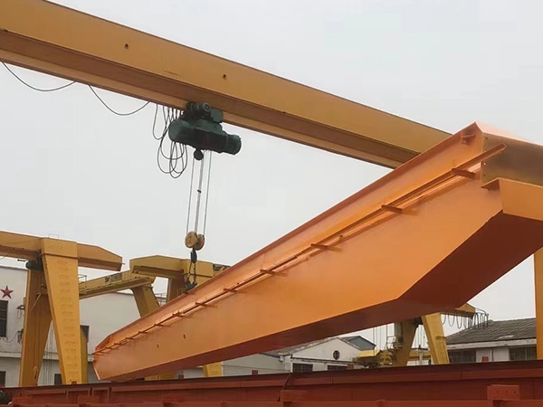 四川巴中龙门吊出租厂家的半门式起重机