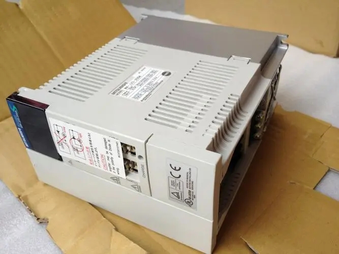 SCHNEIDER	140DDO35300	模块