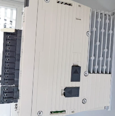 日本安川SGDV-1R6A01B-驱动器