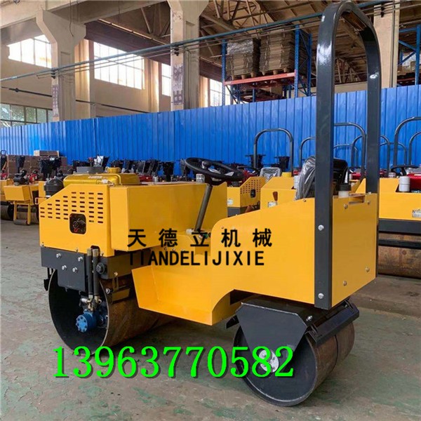 1.5吨座驾式压路机 地面土层压平机 驾驶型压土机