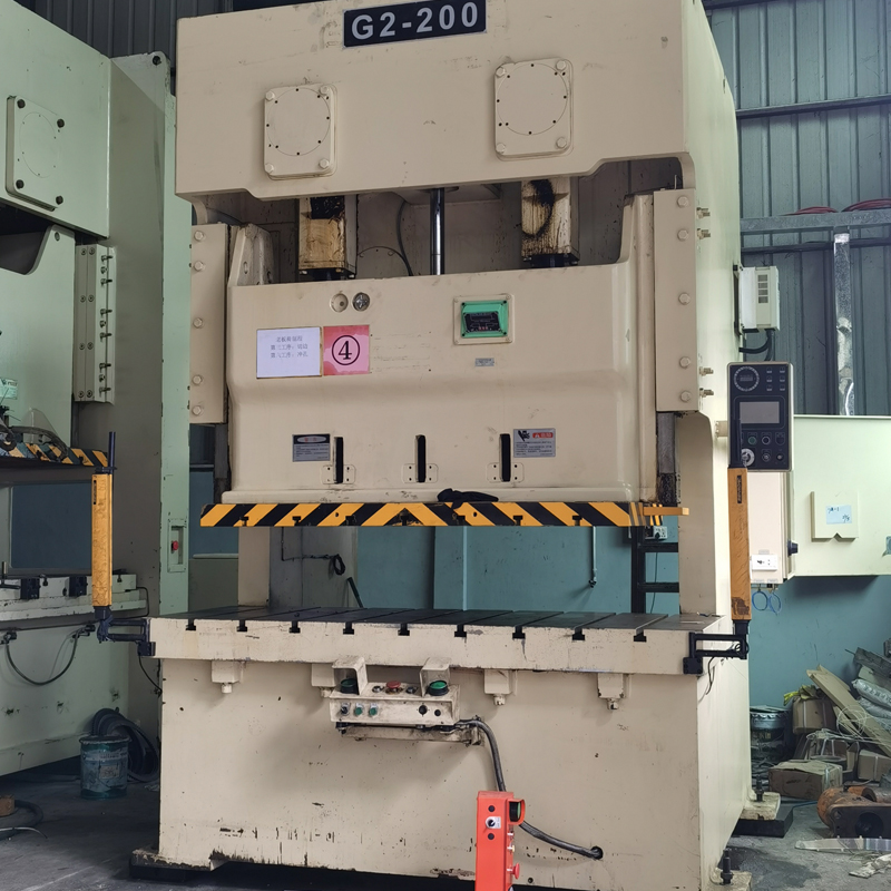 9成新二手金丰200T双轴C型冲床出租