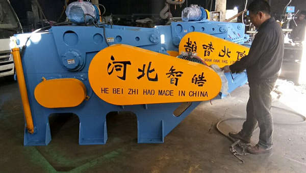 眼睛闪了一下800型塑钢带铁粉碎机省钱节能