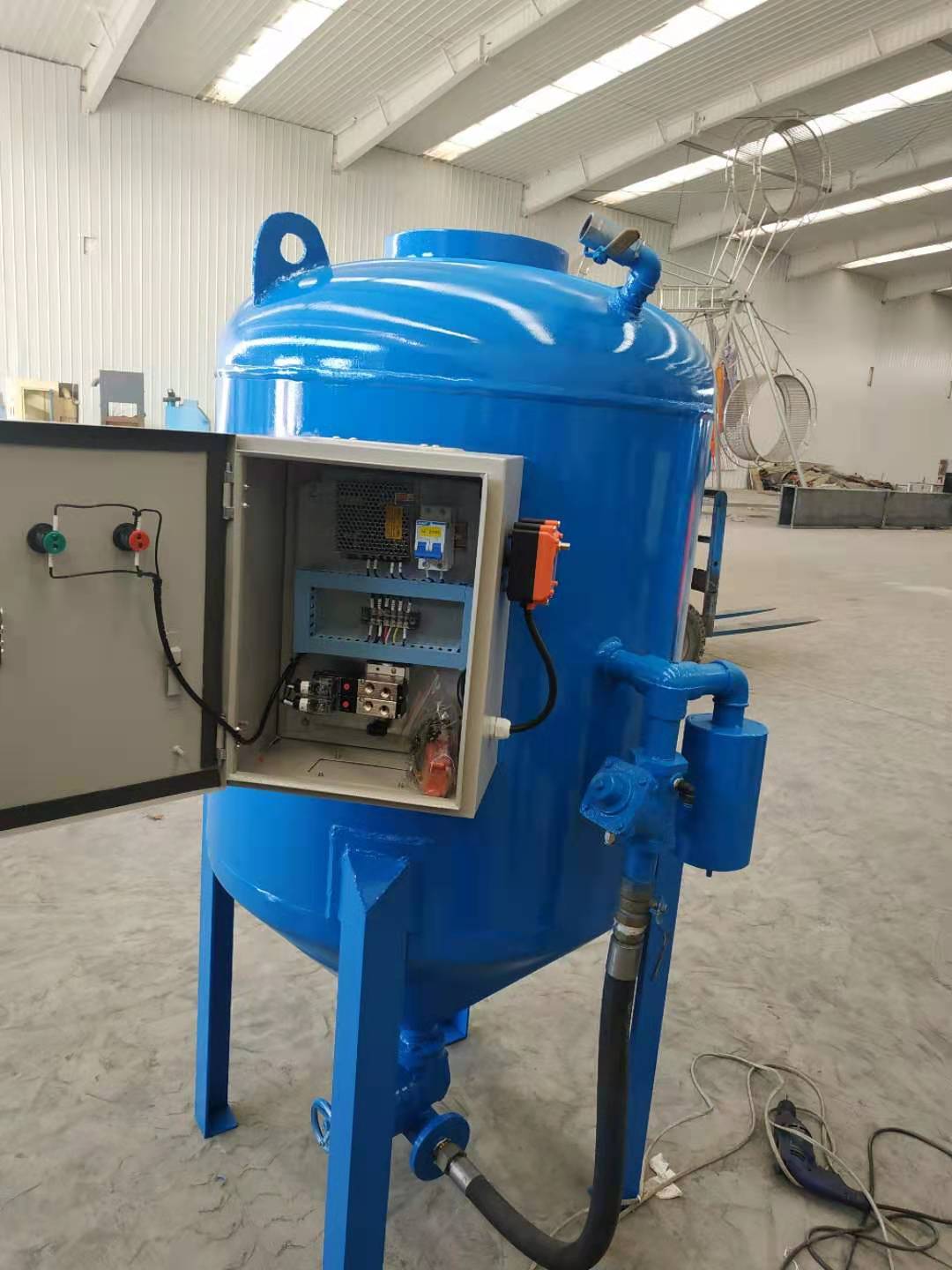 河北喷砂机械设备一立方遥控喷砂机原厂发货