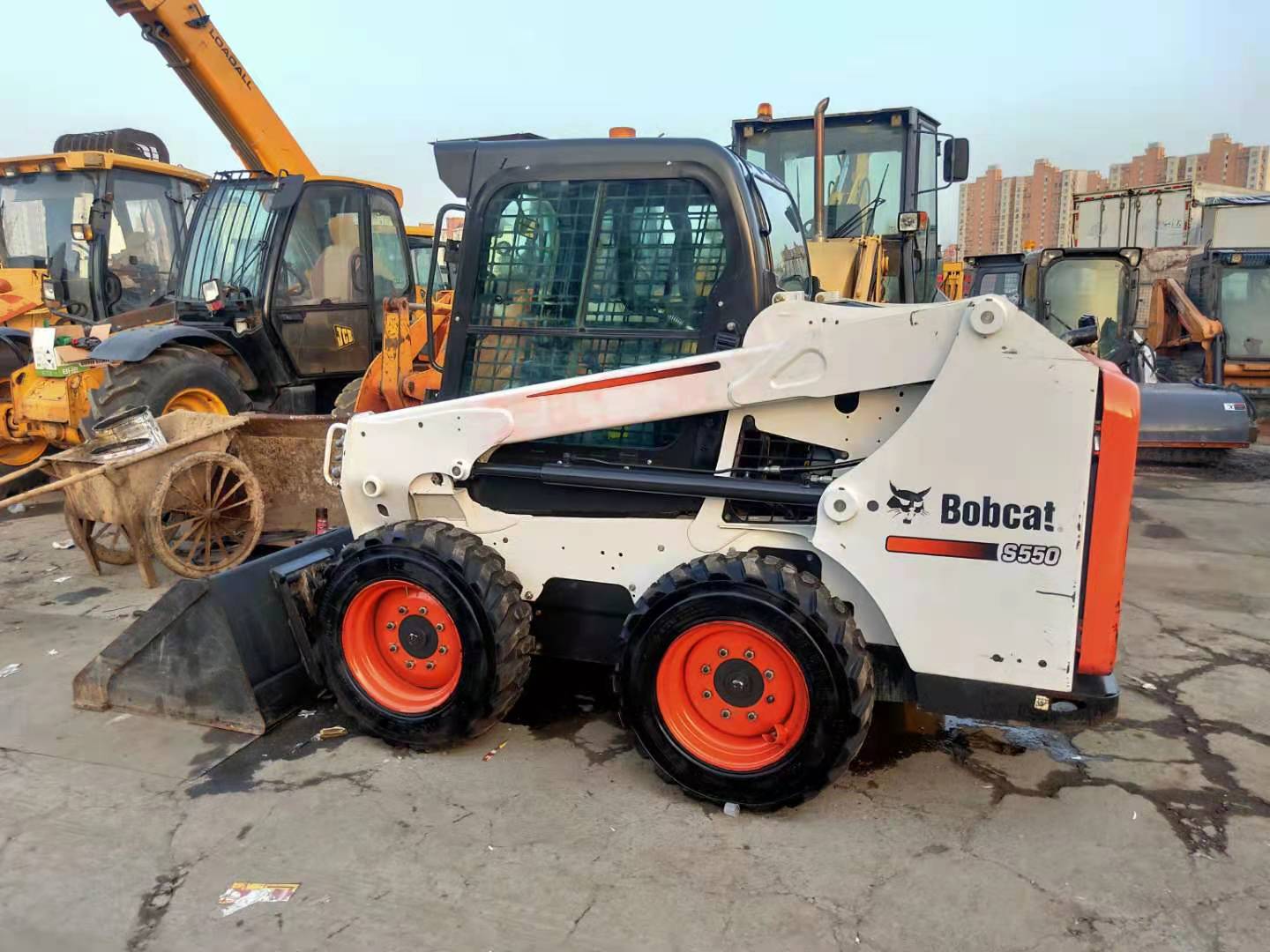 原装进口山猫s550滑移装载机，扫地机，四驱小铲车，多功能车