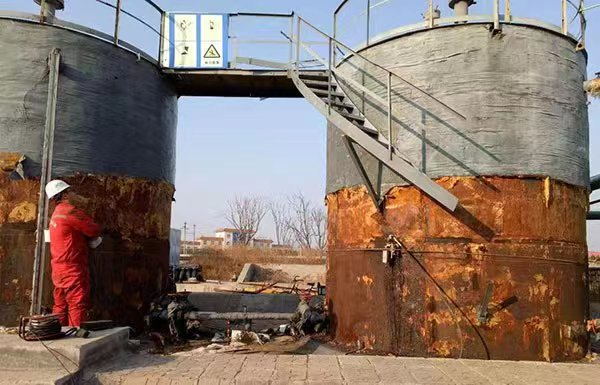 多功能水力除锈除漆切割一体机，采用高压水射流技术，可以完成不同种类的清洗切割除锈